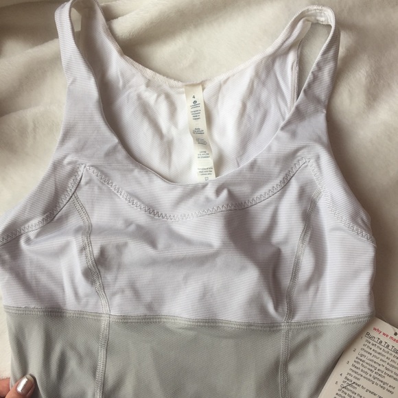 Lululemon Run: Ta Ta Topper (grey) - Picture 2 of 4